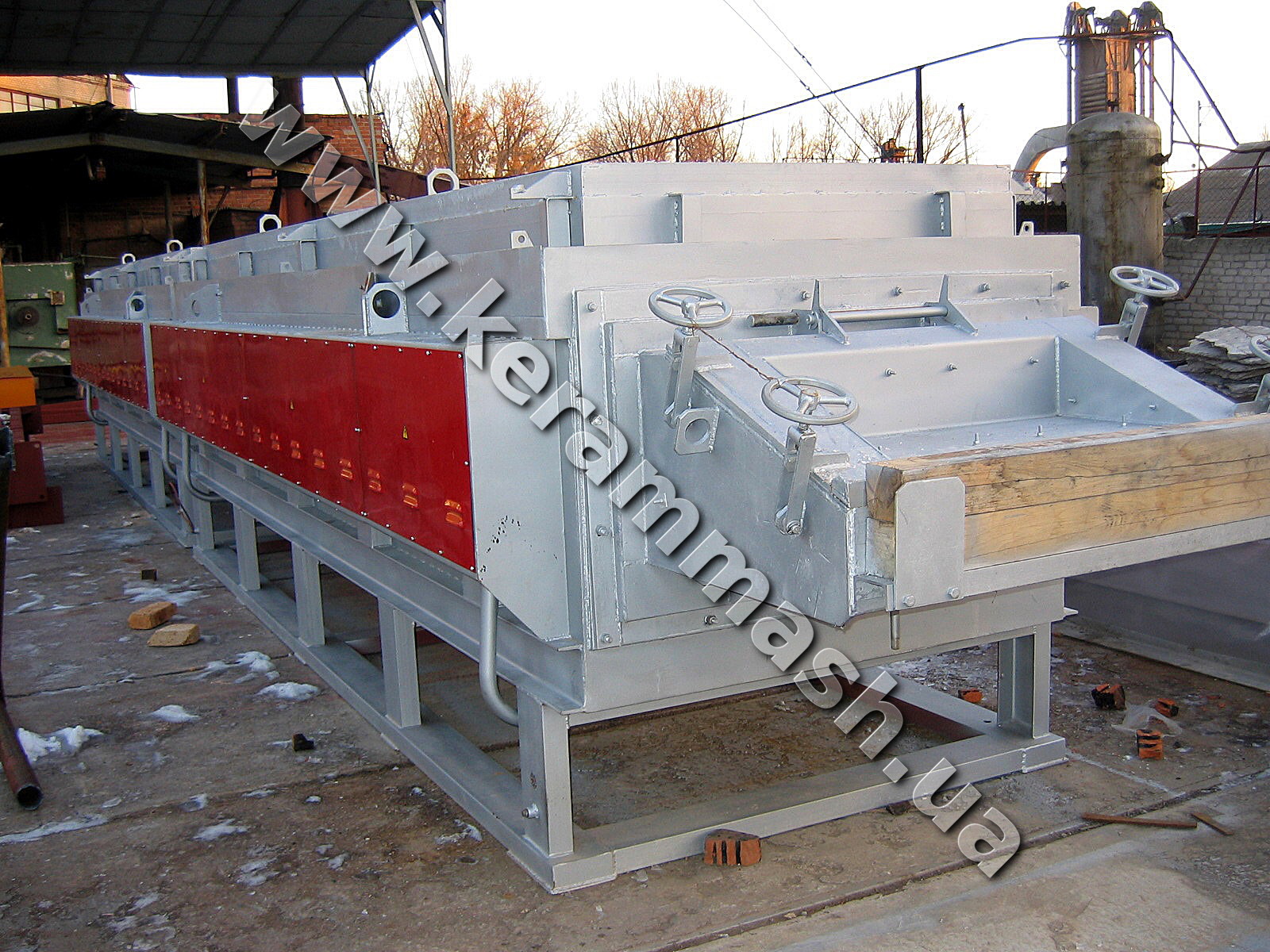 Industrial drawing furnace for the chemical heat treatment