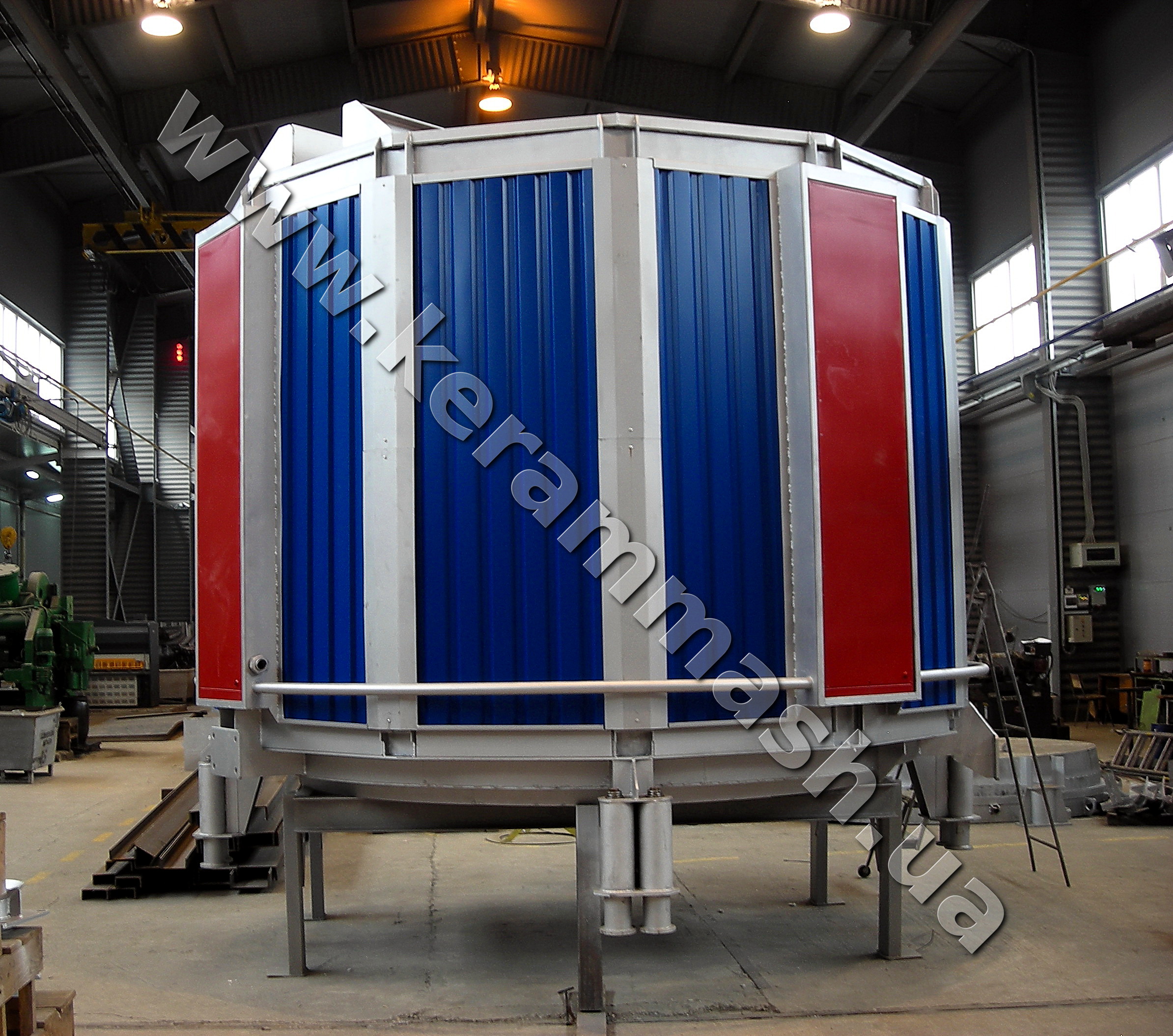 Bell-type industrial furnace for heat treatment